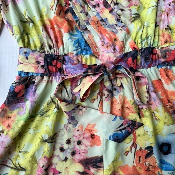 Gianni Bini floral Erynn Romper foam bouquet v neck waist tie size large - Picture 6 of 16